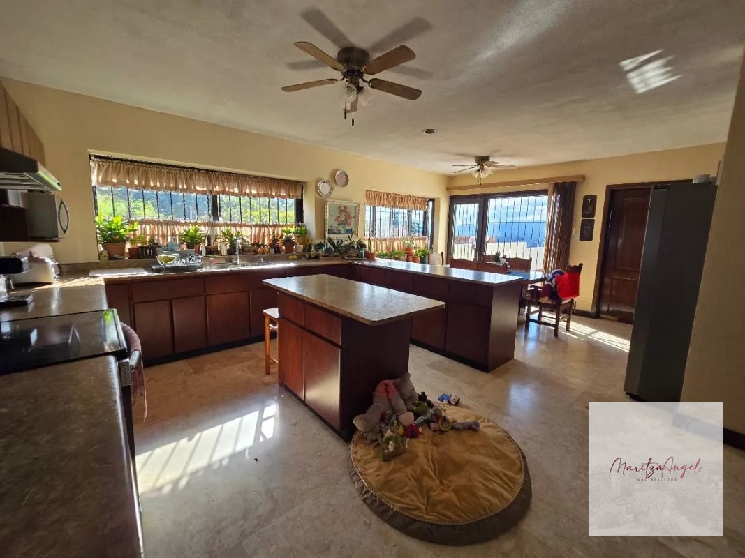 CASA EN VENTA EN ZONA 16 - 6