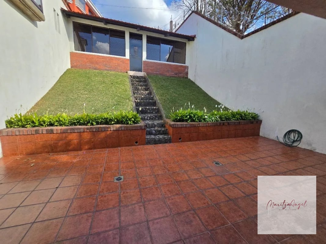 CASA EN VENTA EN ZONA 16 - 4
