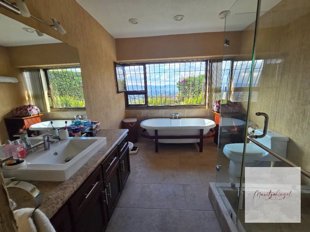 CASA EN VENTA EN ZONA 16 - 3