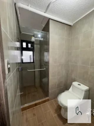 RENTA DE APARTAMENTO EN 20 CALLE DE LA ZONA 10 — Apartamento en Alquiler en Zona 10, Guatemala, Ciudad — miniatura 2 de 10