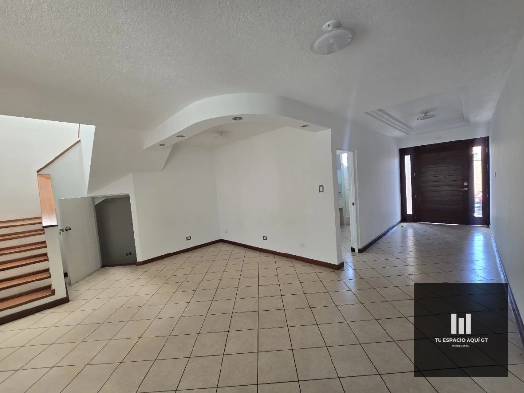 Oportunidad en Vista Hermosa 3, Hermosa Casa con amplio Jardín - 10