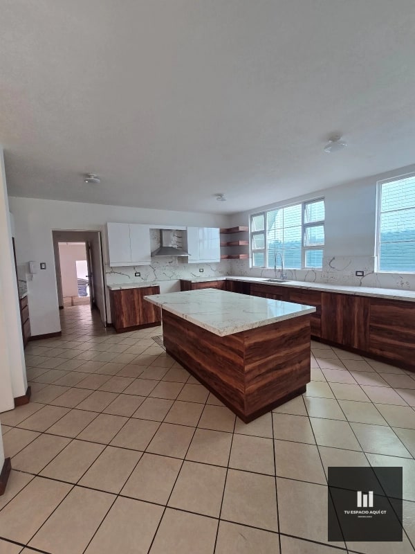 Oportunidad en Vista Hermosa 3, Hermosa Casa con amplio Jardín - 9