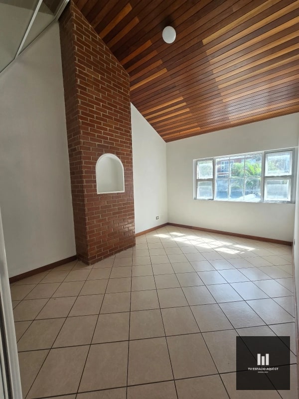 Oportunidad en Vista Hermosa 3, Hermosa Casa con amplio Jardín - 4