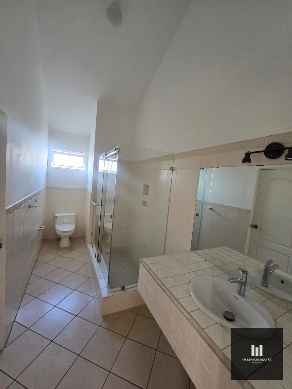 Oportunidad en Vista Hermosa 3, Hermosa Casa con amplio Jardín - 2