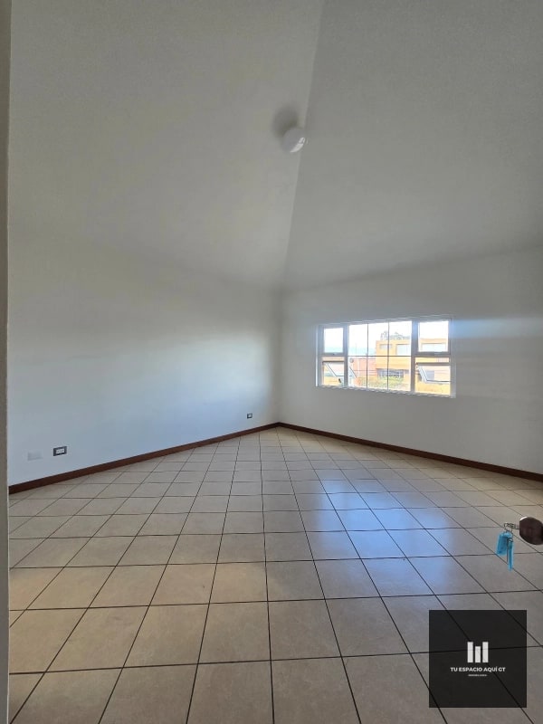 Oportunidad en Vista Hermosa 3, Hermosa Casa con amplio Jardín - 1