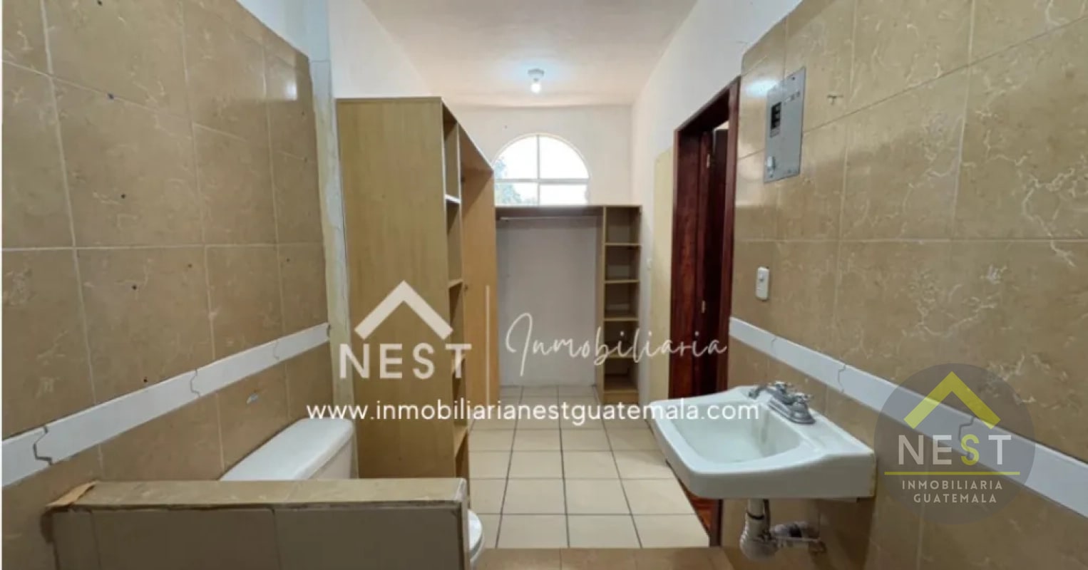 Casa amplia en venta | Residenciales LOS OLIVOS - Zona 18 - 7