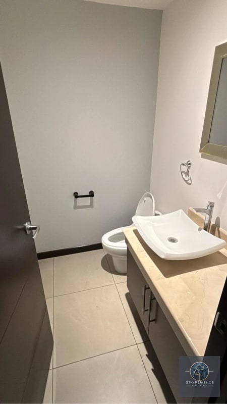 Lindo apartamento en edificio Attica, Zona 14 - 13