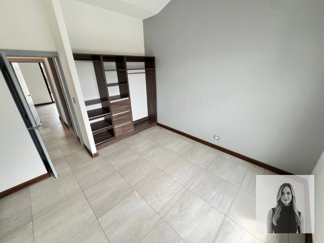 VENTA CASA CON APTO/ CARR. SJP/ LOS MANANTIALES — Casa en Venta en Carretera a El Salvador, Guatemala, Ciudad — foto 2 de 13