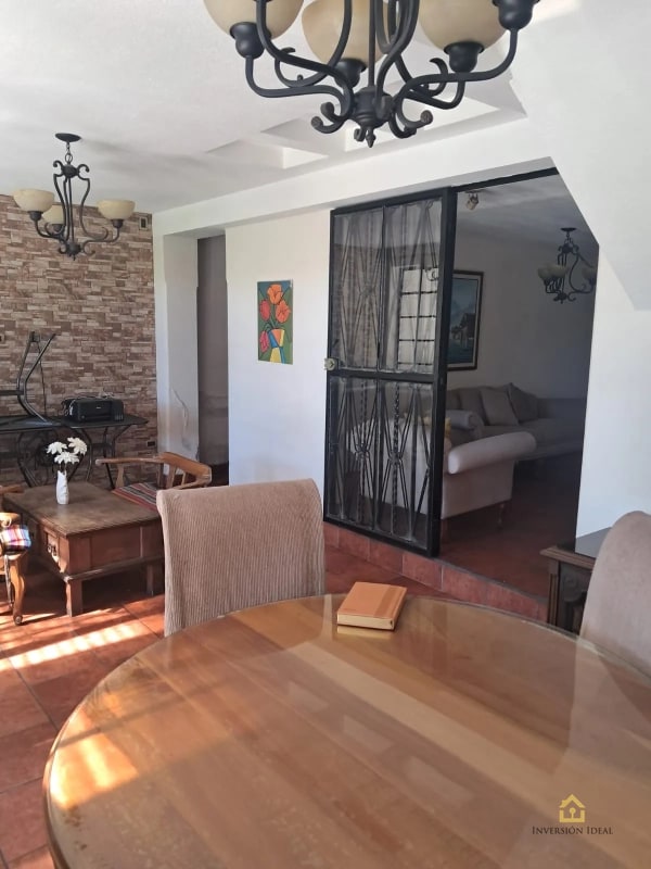 Casa comercial en renta Condominio Mariscal zona 11 - 12