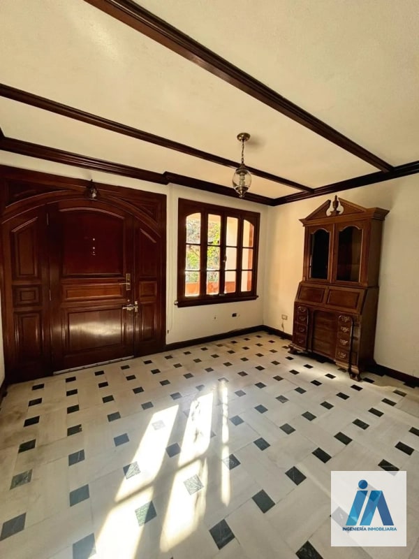 CASA EN VENTA - 📍Residenciales Mallorca, zona 14 _Una residencia única con acabados de caoba y amplio jardín_ — Casa en Venta en Zona 14, Guatemala, Ciudad — foto 16 de 16