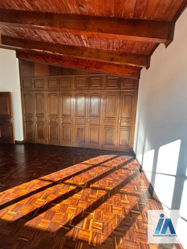 CASA EN VENTA - 📍Residenciales Mallorca, zona 14 _Una residencia única con acabados de caoba y amplio jardín_ — Casa en Venta en Zona 14, Guatemala, Ciudad — foto 4 de 16