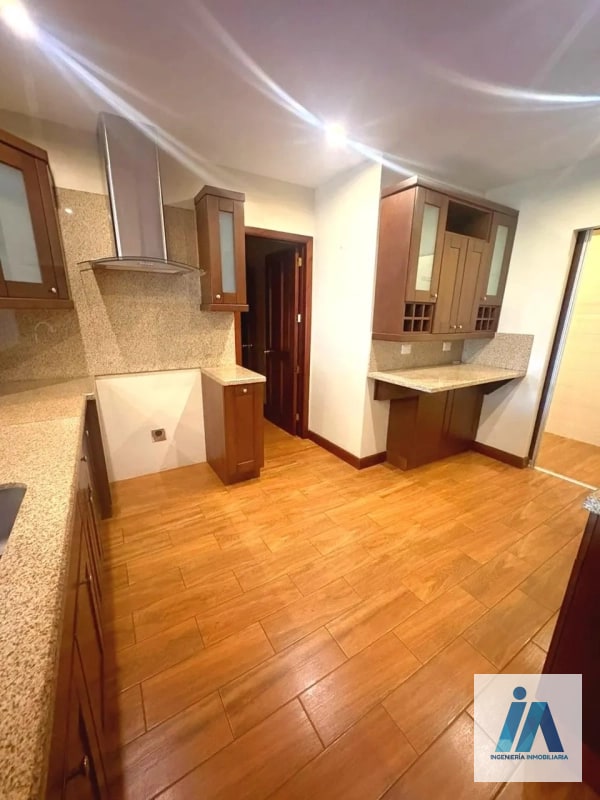 APARTAMENTO EN ALQUILER - 📍Edificio Milenia, zona 10 Viva en un entorno rodeado de áreas verdes con una ubicación privilegiada. - 5