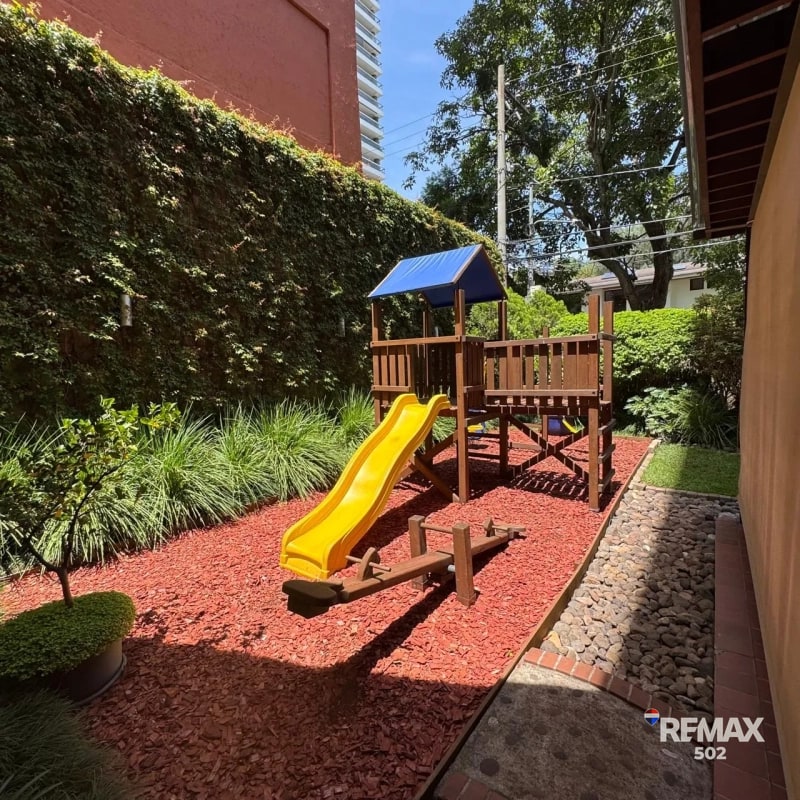 Apartamento con Jardín - Zona 14 — Apartamento en Alquiler en Plenum 14, Zona 14, Guatemala, Ciudad — foto 3 de 12