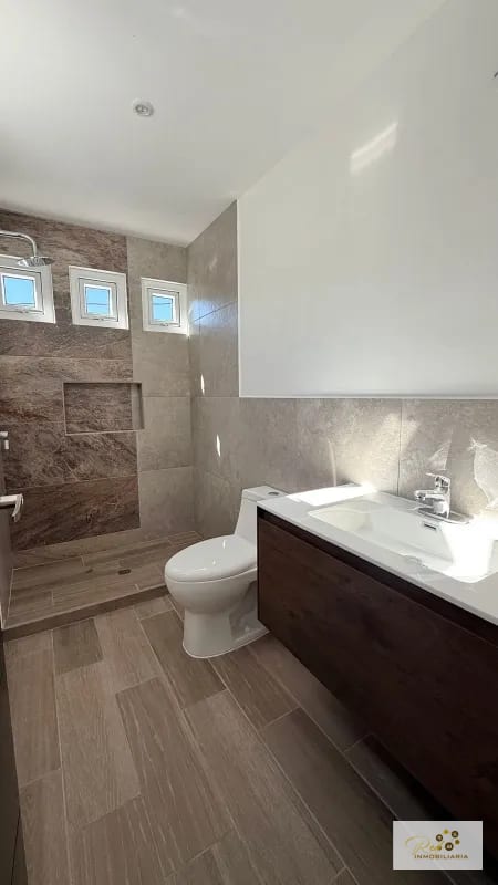 🏡 Casa para Estrenar en Venta – Zona 16, Hacienda Real — Casa en Venta en Zona 16, Guatemala, Ciudad — foto 9 de 16