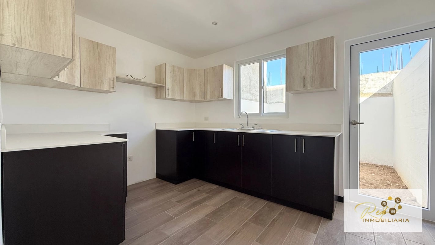 🏡 Casa para Estrenar en Venta – Zona 16, Hacienda Real - 3