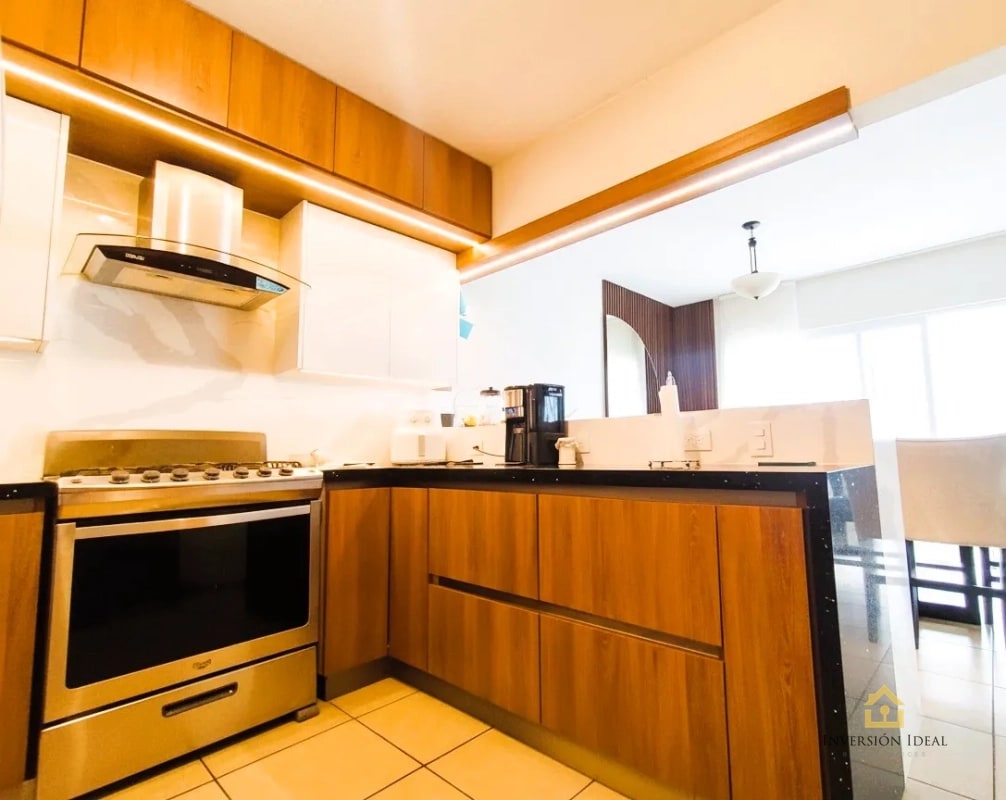 Vendo casa 4 habitaciones + cuarto de servicio en zona 16 - 9