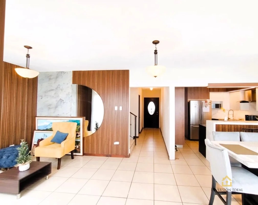 Vendo casa 4 habitaciones + cuarto de servicio en zona 16 - 8