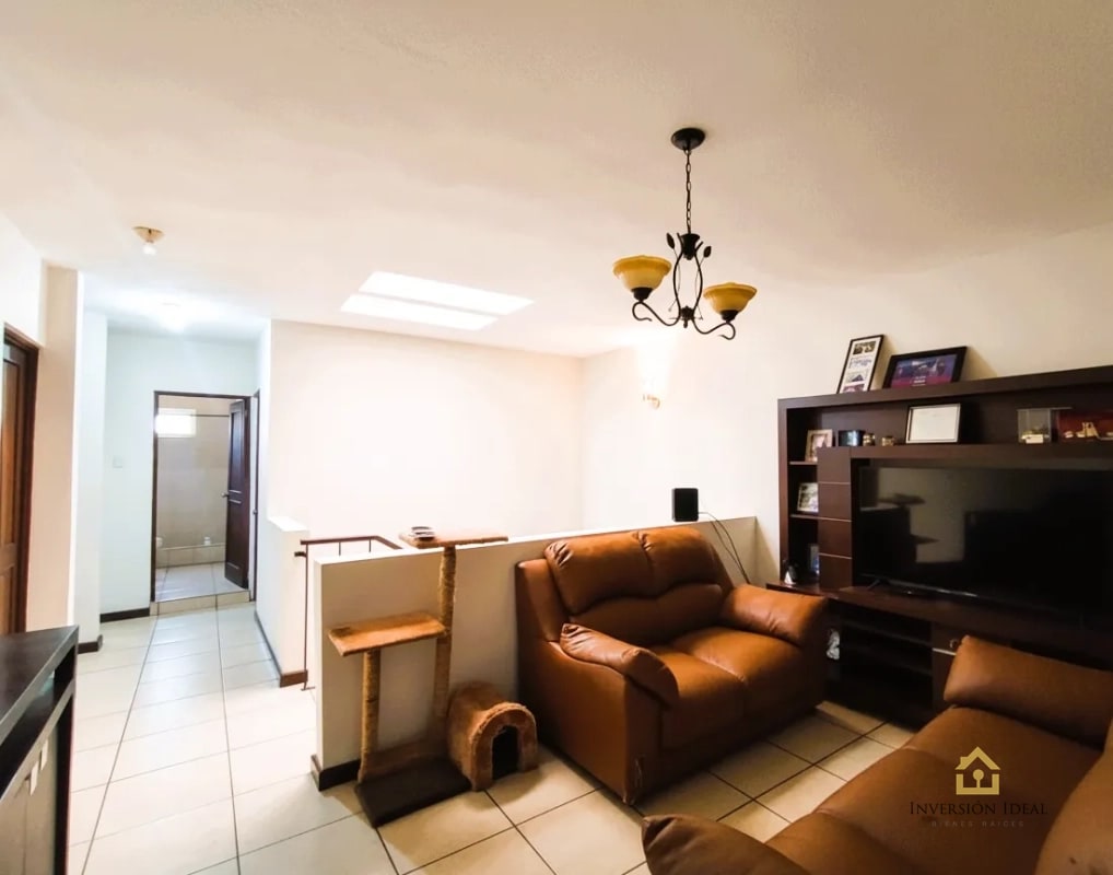 Vendo casa 4 habitaciones + cuarto de servicio en zona 16 - 2