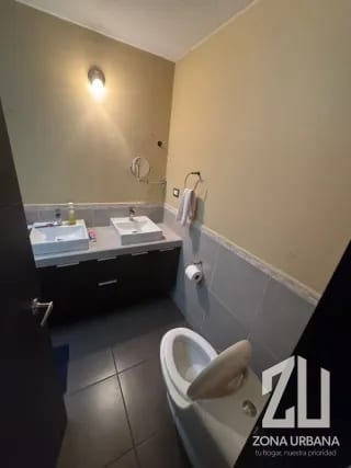 Casa de dos niveles con jardín — Casa en Venta en Cumbres de La Arboleda, Carretera a El Salvador, Guatemala, Ciudad — miniatura 2 de 10