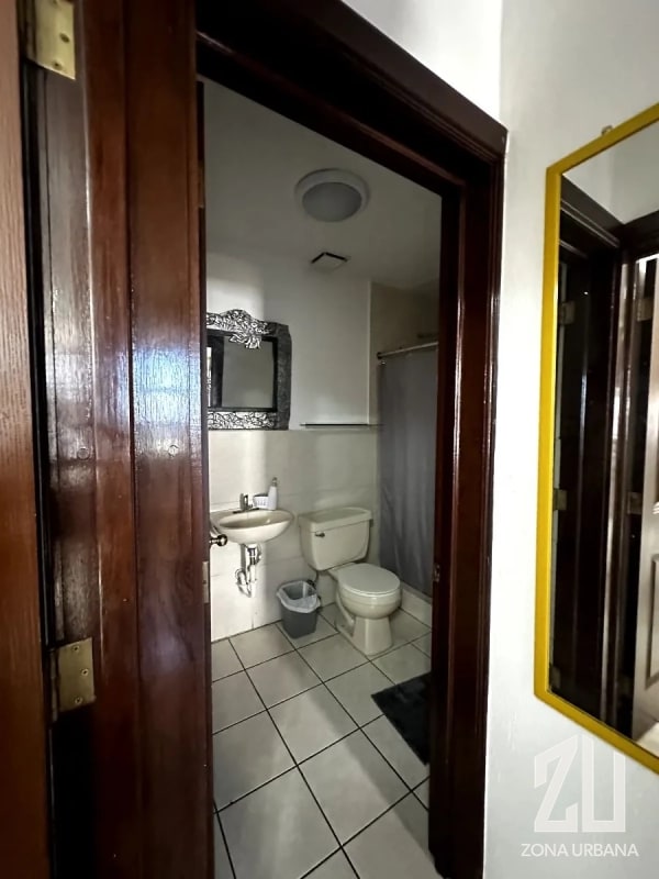 Apartamento amplio con balcón perimetral en Pacífica Plaza, Zona 14 - 13
