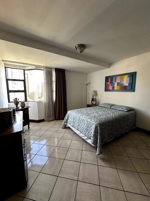 Apartamento amplio con balcón perimetral en Pacífica Plaza, Zona 14 - 16