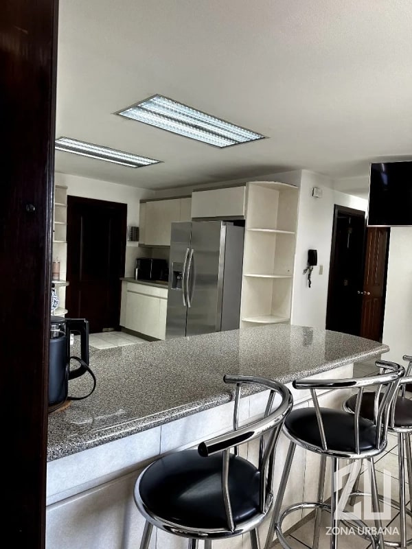 Apartamento amplio con balcón perimetral en Pacífica Plaza, Zona 14 - 6