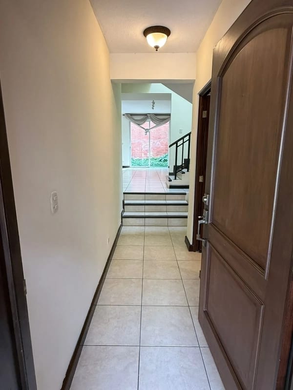Amplia casa en Prados de Muxbal — Casa en Alquiler en Muxbal, Guatemala, Ciudad — foto 13 de 13