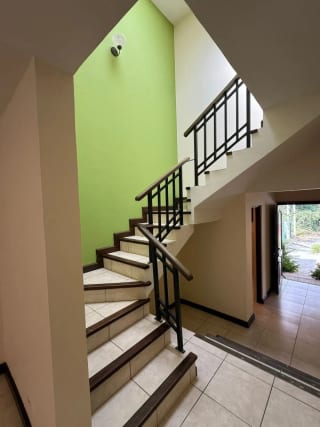 Amplia casa en Prados de Muxbal — Casa en Alquiler en Muxbal, Guatemala, Ciudad — miniatura 10 de 13