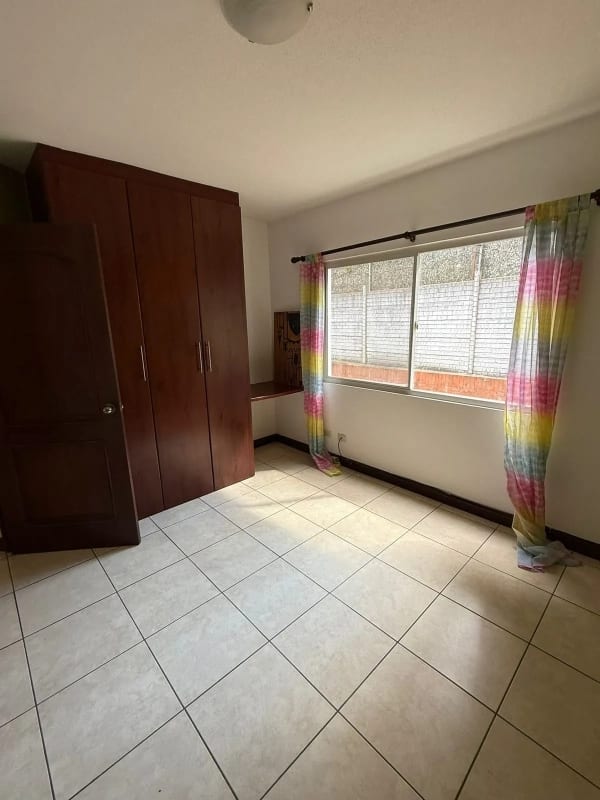 Amplia casa en Prados de Muxbal — Casa en Alquiler en Muxbal, Guatemala, Ciudad — foto 4 de 13