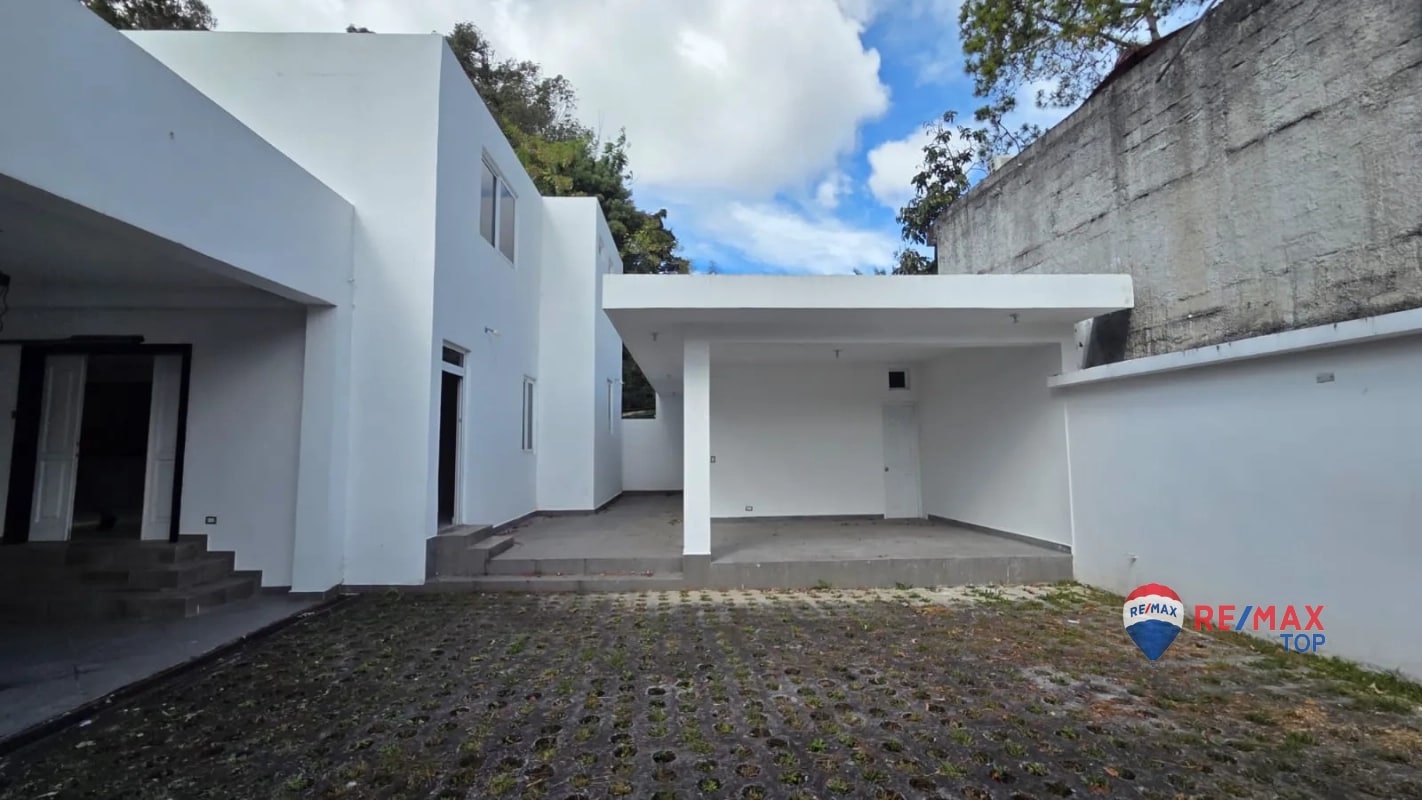ZONA 16, VENDO CASA DE 2 NIVELES 4 HAB. / BOULEVARD ACATÁN - 12