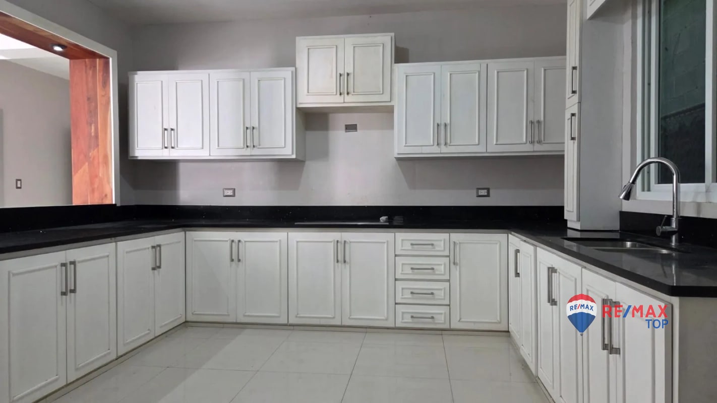 ZONA 16, VENDO CASA DE 2 NIVELES 4 HAB. / BOULEVARD ACATÁN - 9