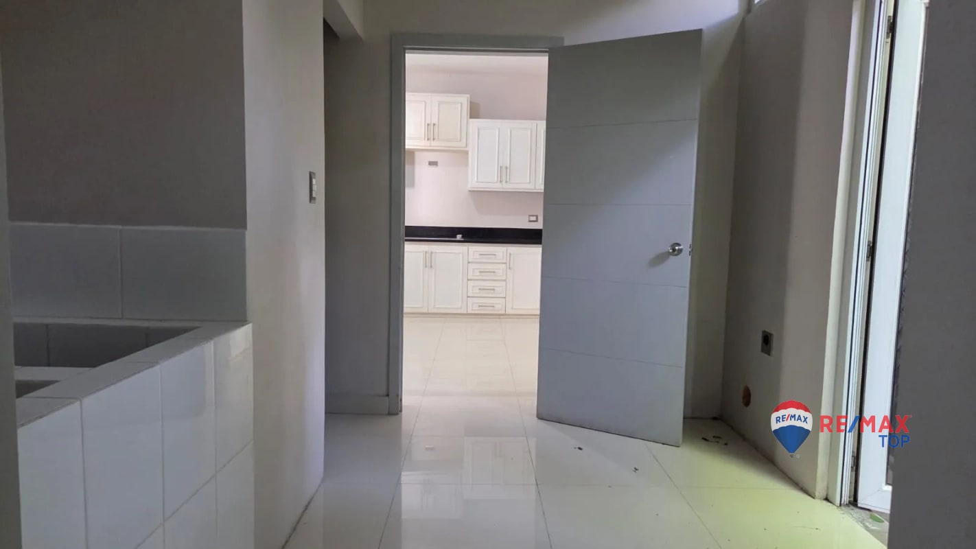 ZONA 16, VENDO CASA DE 2 NIVELES 4 HAB. / BOULEVARD ACATÁN - 8