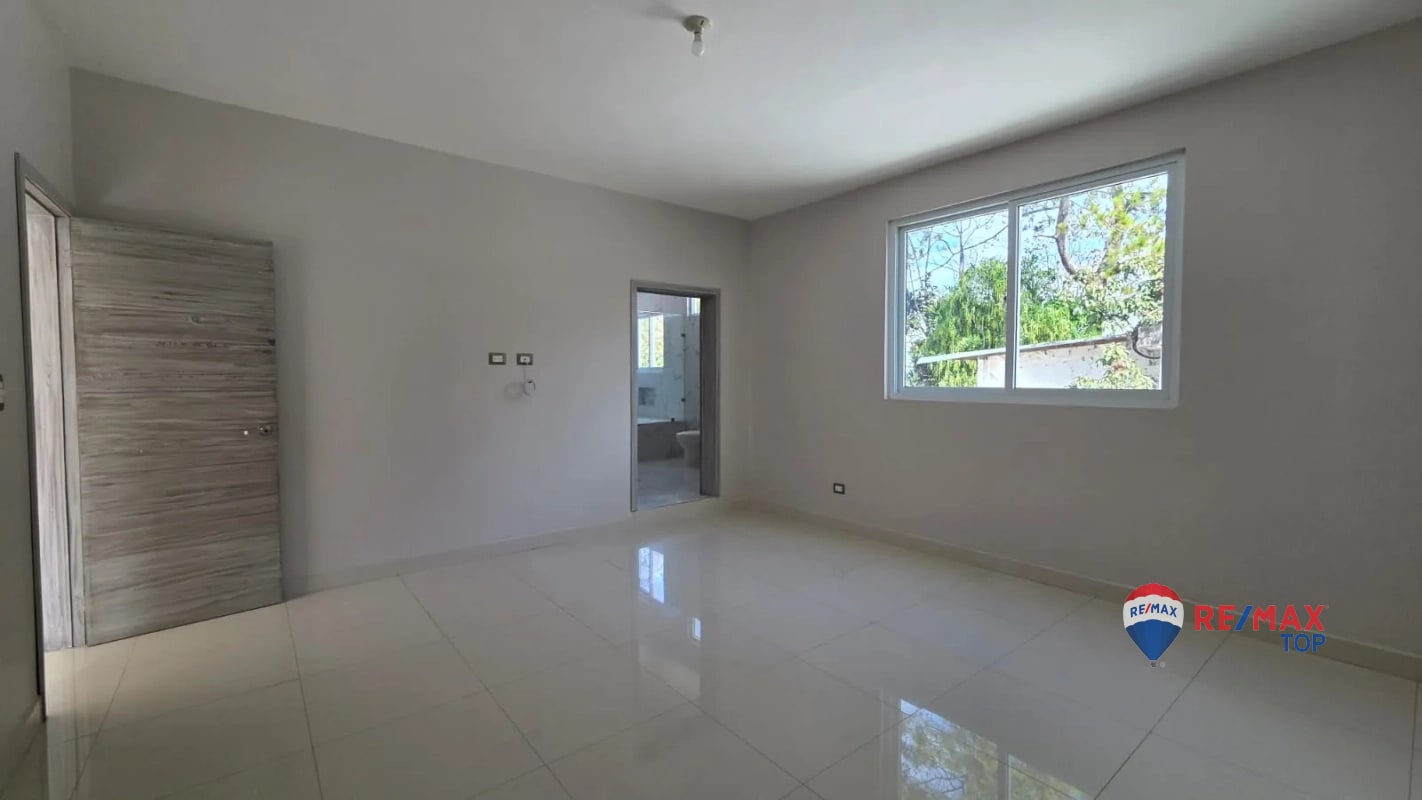 ZONA 16, VENDO CASA DE 2 NIVELES 4 HAB. / BOULEVARD ACATÁN - 6