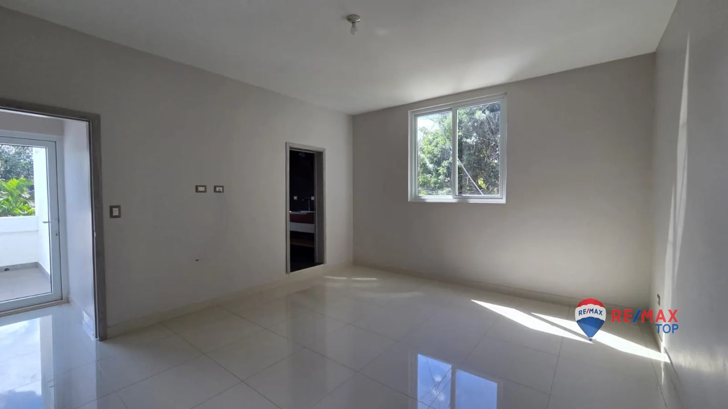 ZONA 16, VENDO CASA DE 2 NIVELES 4 HAB. / BOULEVARD ACATÁN - 3