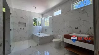 ZONA 16, VENDO CASA DE 2 NIVELES 4 HAB. / BOULEVARD ACATÁN — Casa en Venta en Zona 16, Guatemala, Ciudad — miniatura 3 de 13