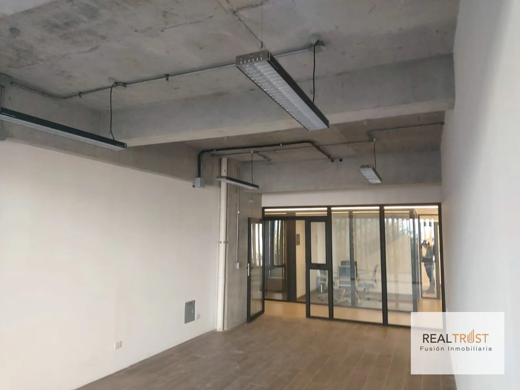Rento oficina en Edificio Granat zona 4 - 3