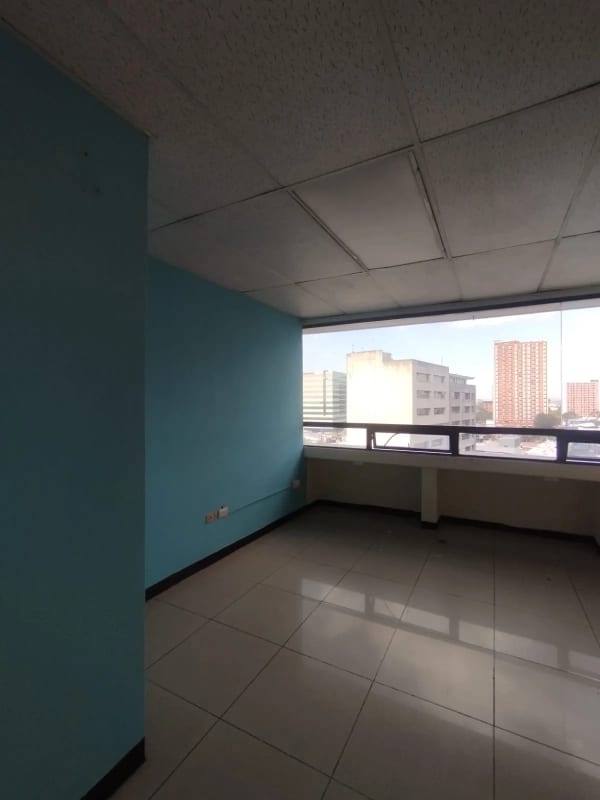 Amplia Oficina zona Geminis — Oficina en Alquiler en Zona 10, Guatemala, Ciudad — foto 4 de 5