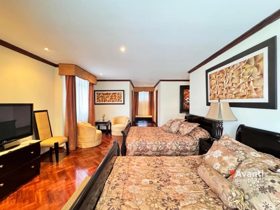 VENTA APARTAMENTO ZONA 14, AMPLIO - 5