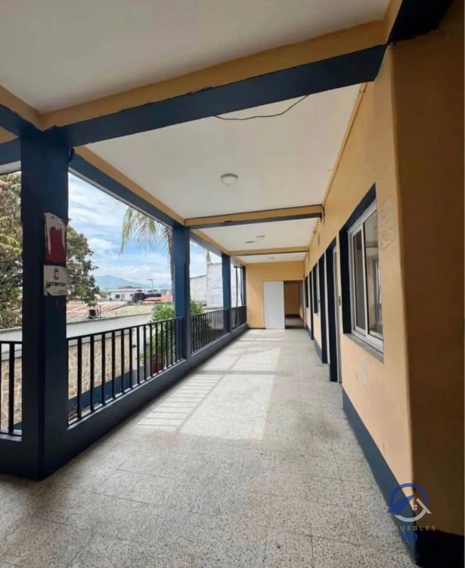 Amplia casa comercial en renta a cuadra y media del Parque Central de Zacapa - 3