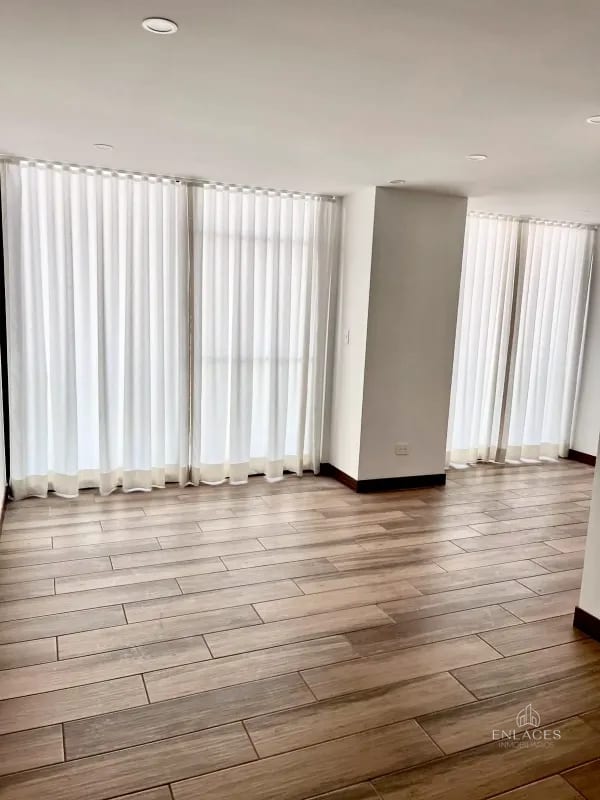 Zona 15 • Apartamento en Renta • Edificio Privé • 3 habitaciones • 2 baños • 3 parqueos — Apartamento en Alquiler en Zona 15, Guatemala, Ciudad — foto 15 de 17