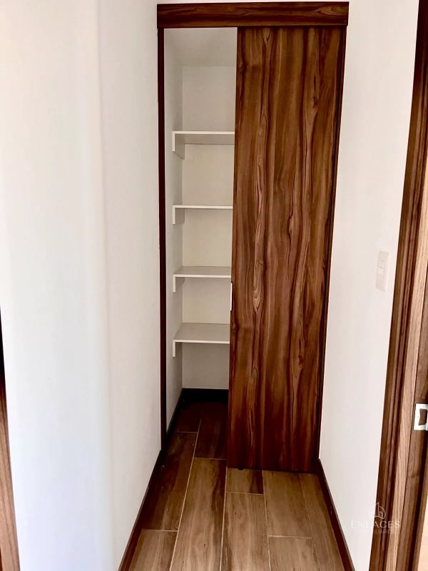 Zona 15 • Apartamento en Renta • Edificio Privé • 3 habitaciones • 2 baños • 3 parqueos - 2