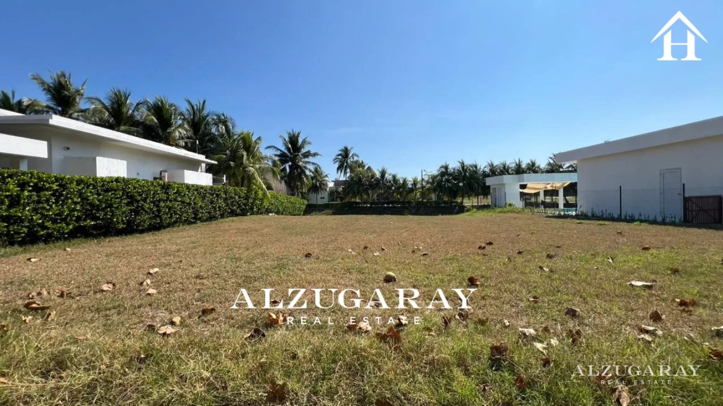 TERRENO PLANO FRENTE AL CANAL 1,063 VR2 / PÉRGOLAS DEL MAR IZTAPA — Terreno en Venta en Pérgolas del Mar, Iztapa, Escuintla — foto 1 de 6