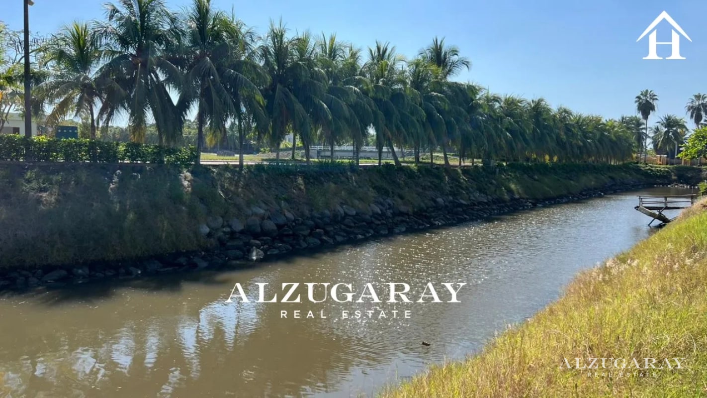 TERRENO PLANO FRENTE AL CANAL 1,063 VR2 / PÉRGOLAS DEL MAR IZTAPA — Terreno en Venta en Pérgolas del Mar, Iztapa, Escuintla — foto 5 de 6
