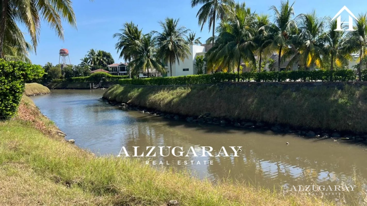 TERRENO PLANO FRENTE AL CANAL 1,063 VR2 / PÉRGOLAS DEL MAR IZTAPA — Terreno en Venta en Pérgolas del Mar, Iztapa, Escuintla — foto 3 de 6
