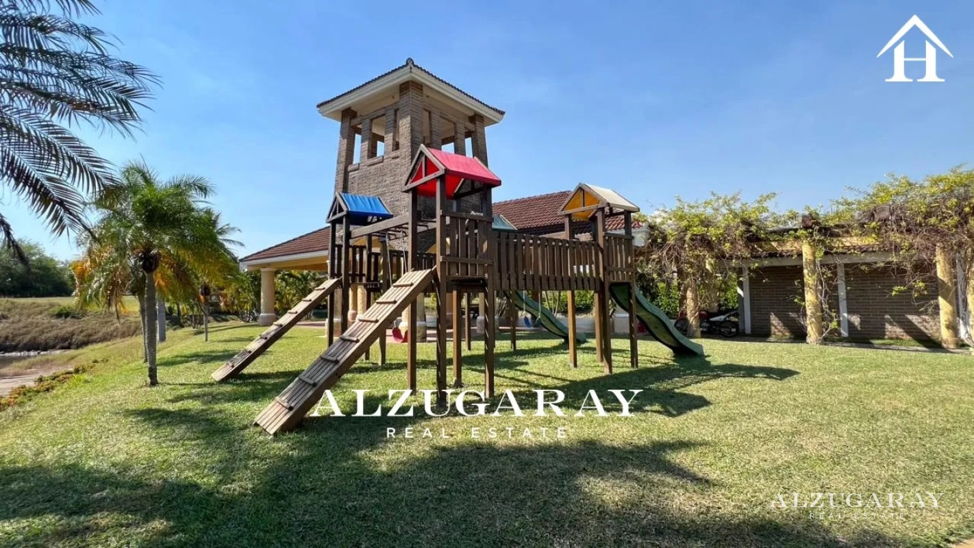 TERRENO PLANO FRENTE AL CANAL 1,063 VR2 / PÉRGOLAS DEL MAR IZTAPA — Terreno en Venta en Pérgolas del Mar, Iztapa, Escuintla — foto 2 de 6