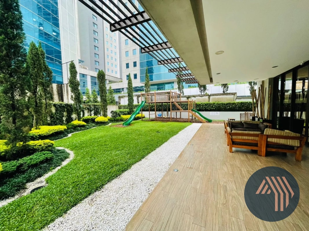 VENTA DE AMPLIO APARTAMENTO DE 2 NIVELES - VEINTI4, ZONA 10 - 7