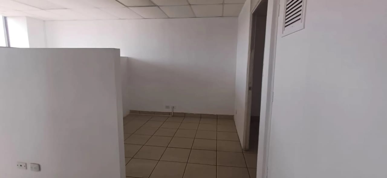 OFICINA EN RENTA - ZONA 9 — Oficina en Alquiler en Zona 9, Guatemala, Ciudad — foto 7 de 7