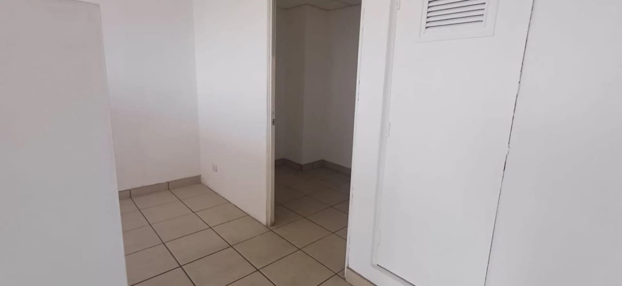 OFICINA EN RENTA - ZONA 9 — Oficina en Alquiler en Zona 9, Guatemala, Ciudad — foto 6 de 7