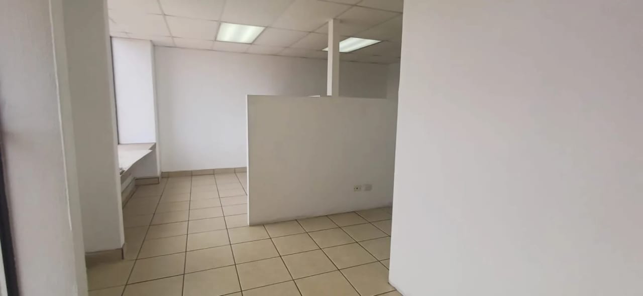 OFICINA EN RENTA - ZONA 9 — Oficina en Alquiler en Zona 9, Guatemala, Ciudad — foto 4 de 7