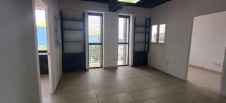 OFICINA EN RENTA EN ZONA 9 — Oficina en Alquiler en Zona 9, Guatemala, Ciudad — miniatura 1 de 12
